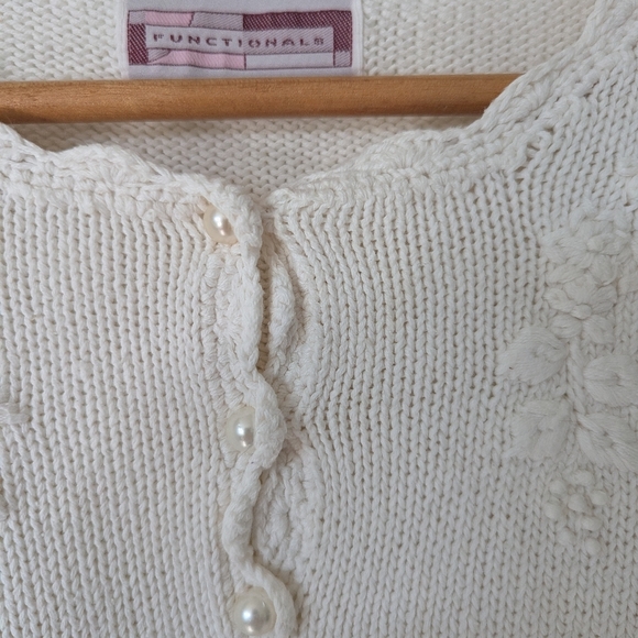 Vintage 100% Cotton Ivory Sweater with embroidered flowers and pearls Size Large - Picture 8 of 10